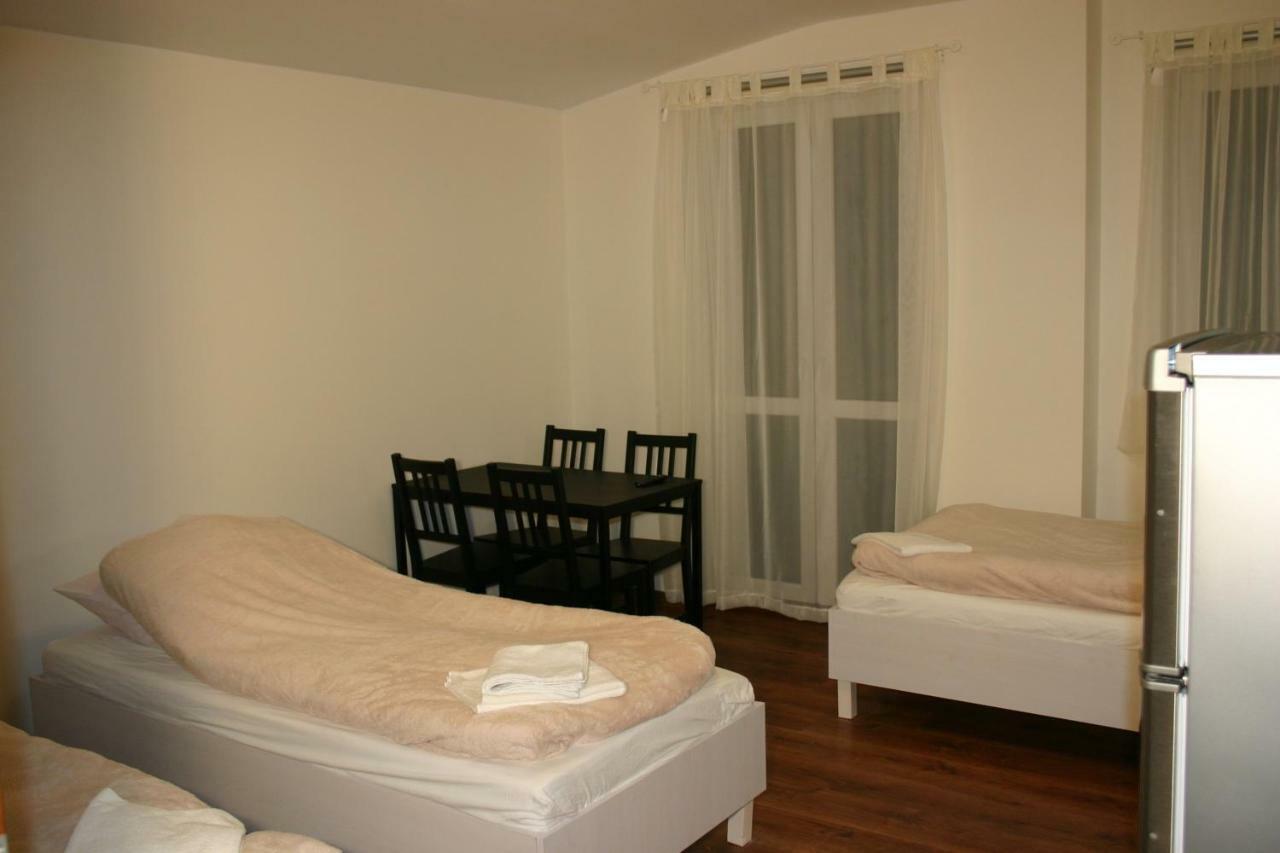 Noclegi Piastow Homestay *