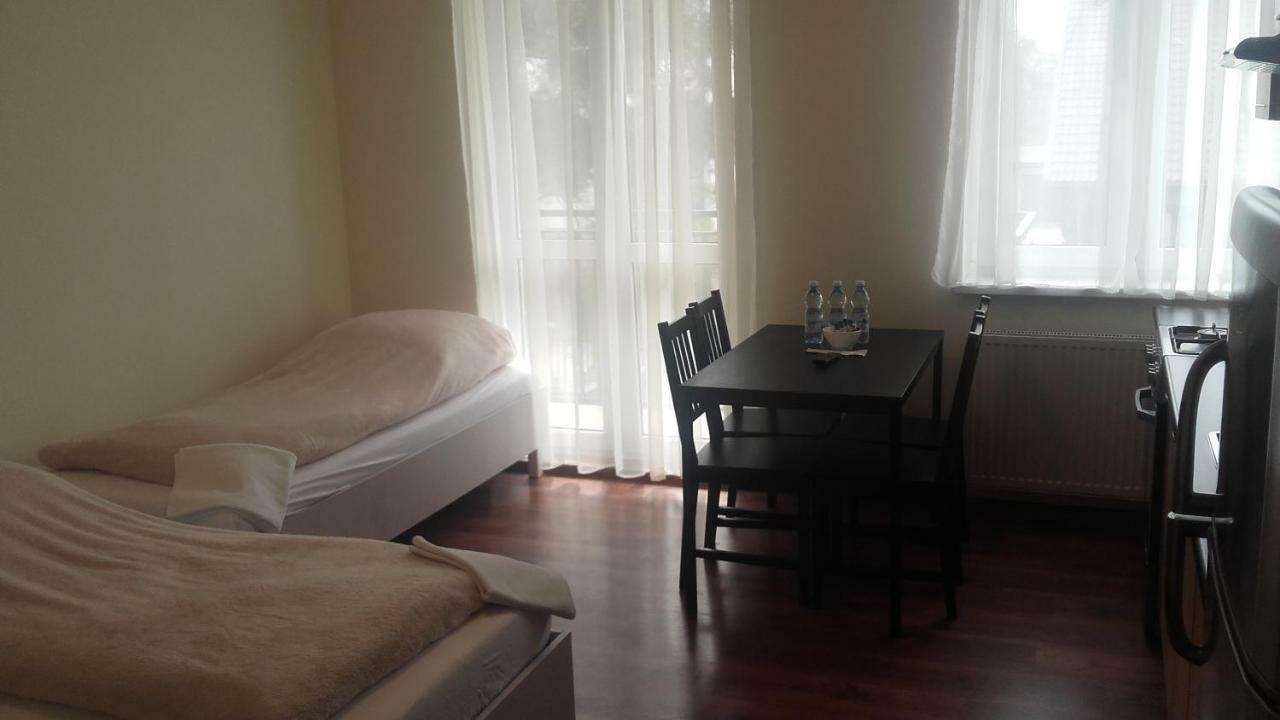 Noclegi Piastow Homestay *